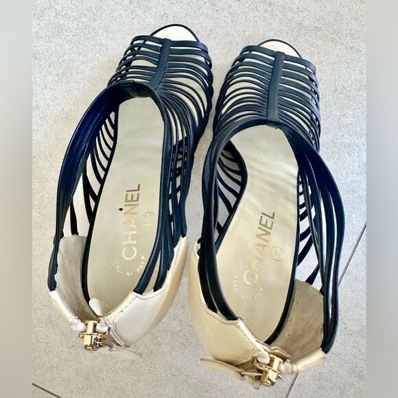 Chanel Caged CC Gladiator High Heel Peep Toe Sandals Black & Ivory Leather EU 41 - Picture 6 of 10